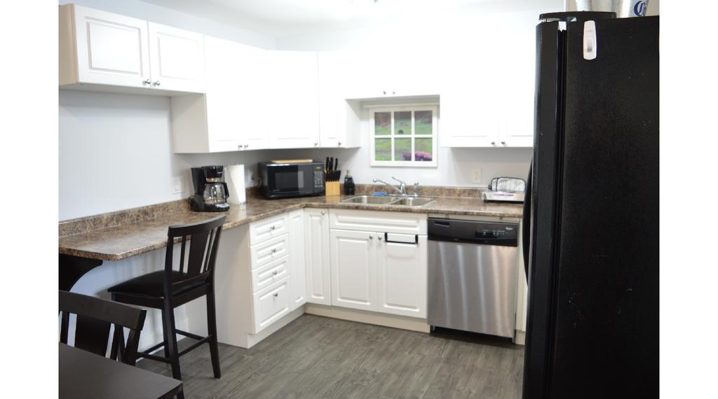 Pair-A-Dice Cottage Port Renfrew Ruang foto