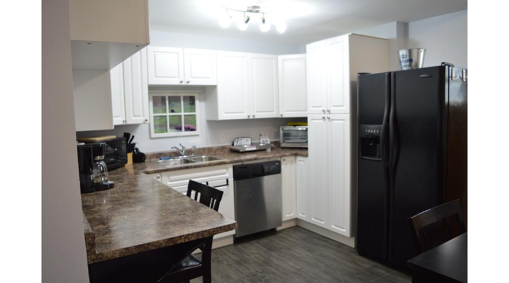 Pair-A-Dice Cottage Port Renfrew Ruang foto